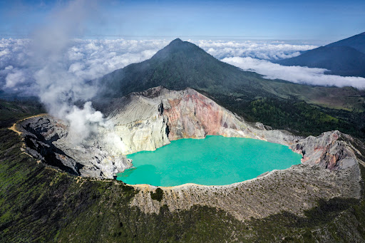 Wisata Kawah di Indonesia